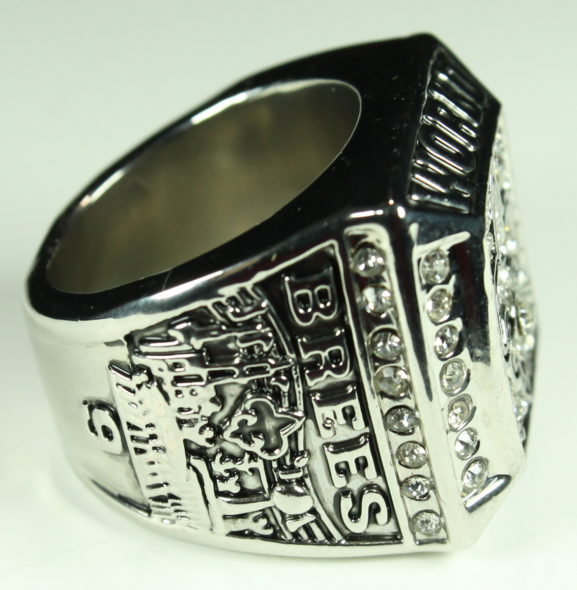 Drew Brees New Orleans Saints High Quality Replica 2010 Super Bowl XLIV Champions Ring at PristineAuction.com Drew Brees New Orleans Saints High Quality Replica 2010 Super Bowl XLIV Champions Ring at PristineAuction.com