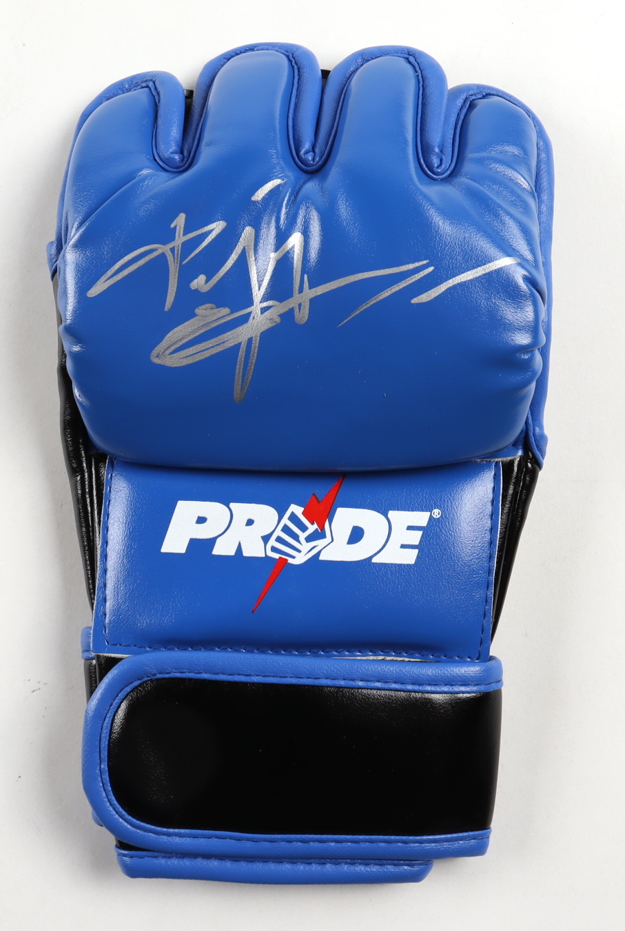 Fedor Emelianenko Signed MMA Glove (Beckett) at PristineAuction.com Fedor Emelianenko Signed MMA Glove (Beckett) at PristineAuction.com