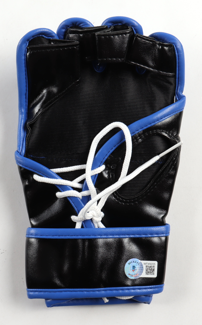 Fedor Emelianenko Signed MMA Glove (Beckett) at PristineAuction.com Fedor Emelianenko Signed MMA Glove (Beckett) at PristineAuction.com