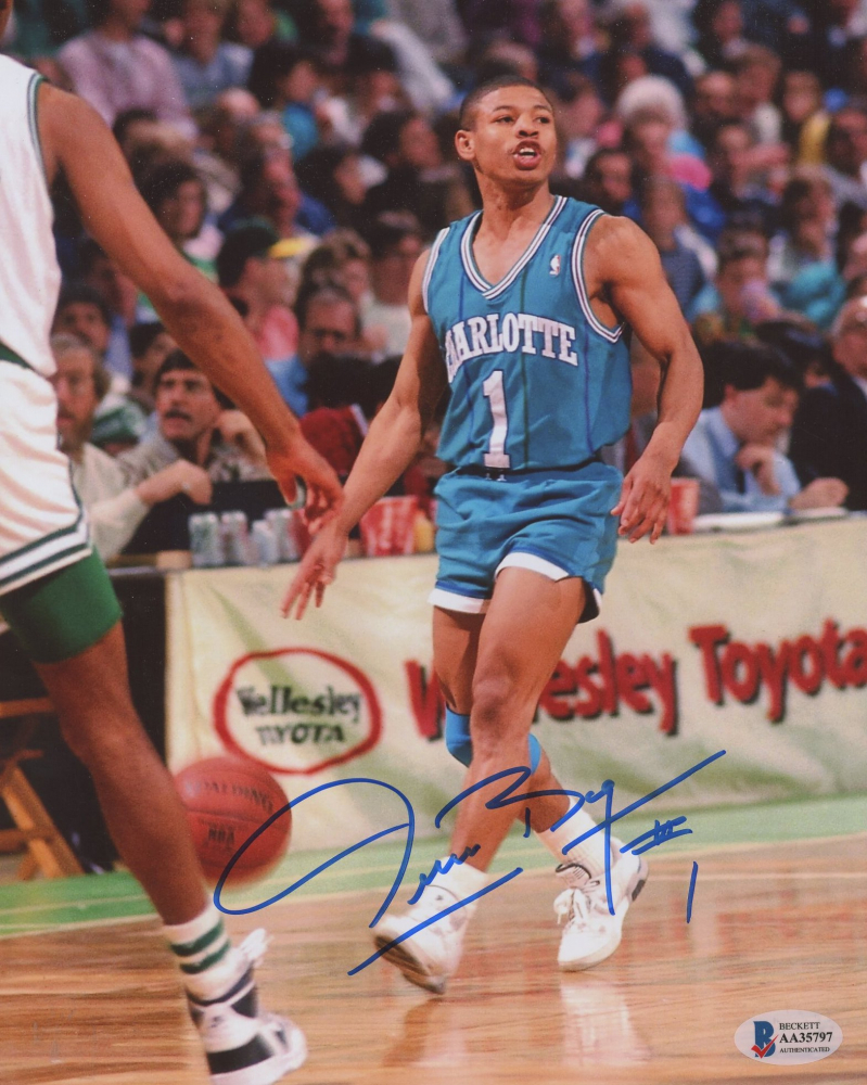 Muggsy Bogues Signed Hornets 8x10 Photo (Beckett) | Pristine Auction