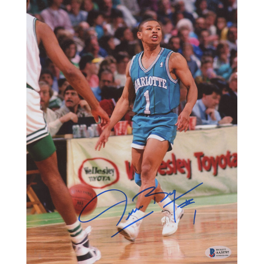 Muggsy Bogues Signed Hornets 8x10 Photo (Beckett) | Pristine Auction