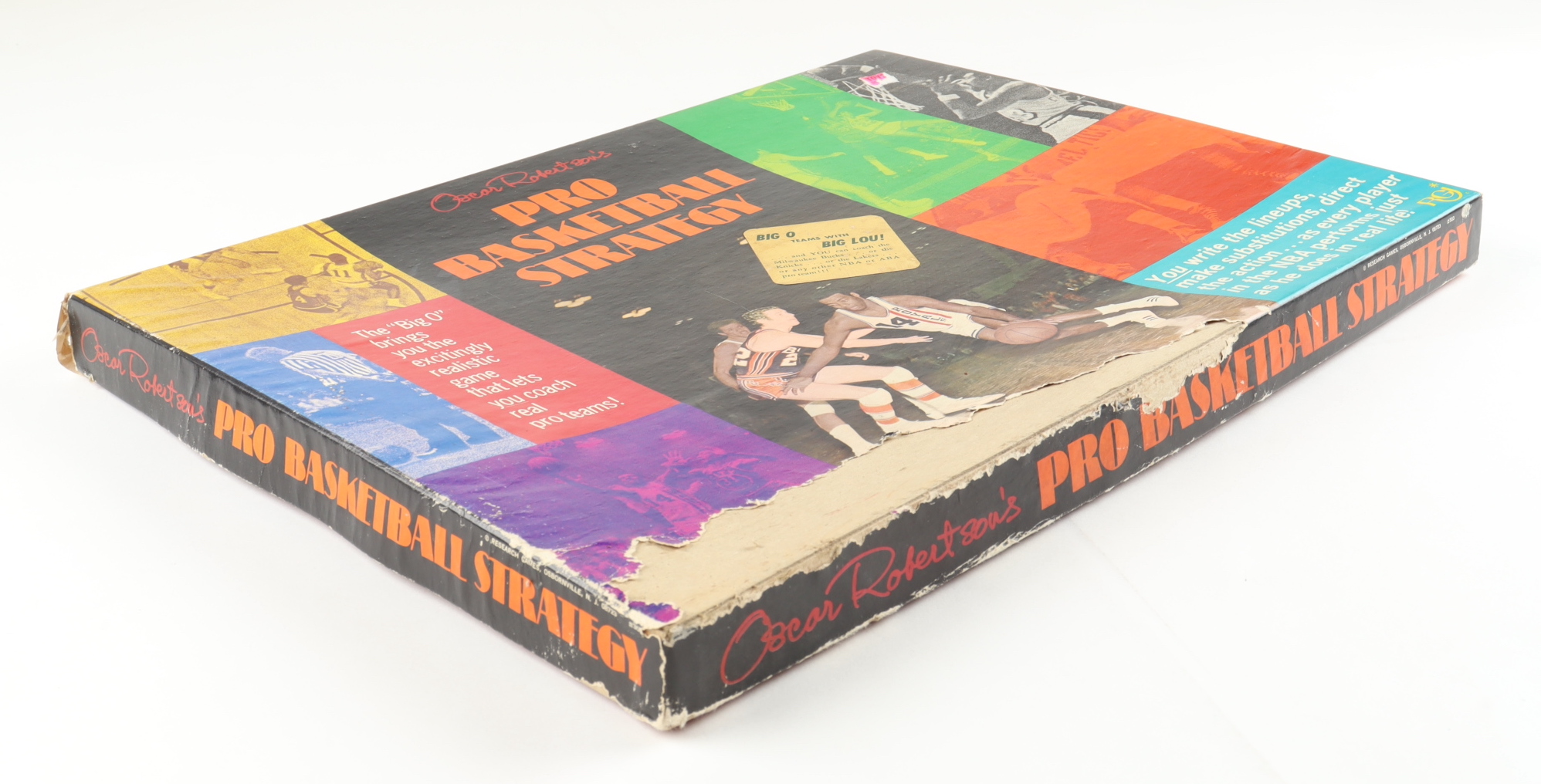1969 Oscar Robertson's Pro Basketball Strategy Board Game with Original Packaging at PristineAuction.com 1969 Oscar Robertson's Pro Basketball Strategy Board Game with Original Packaging at PristineAuction.com