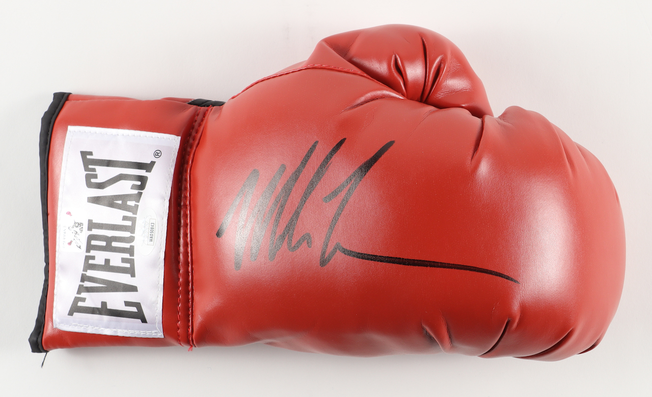 Mike Tyson Signed Everlast Boxing Glove (JSA & Tyson) at PristineAuction.com Mike Tyson Signed Everlast Boxing Glove (JSA & Tyson) at PristineAuction.com