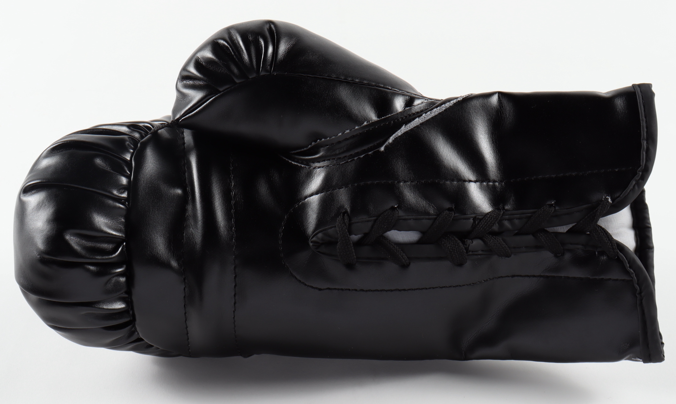 Mike Tyson Signed Everlast Boxing Glove (JSA & Tyson) at PristineAuction.com Mike Tyson Signed Everlast Boxing Glove (JSA & Tyson) at PristineAuction.com