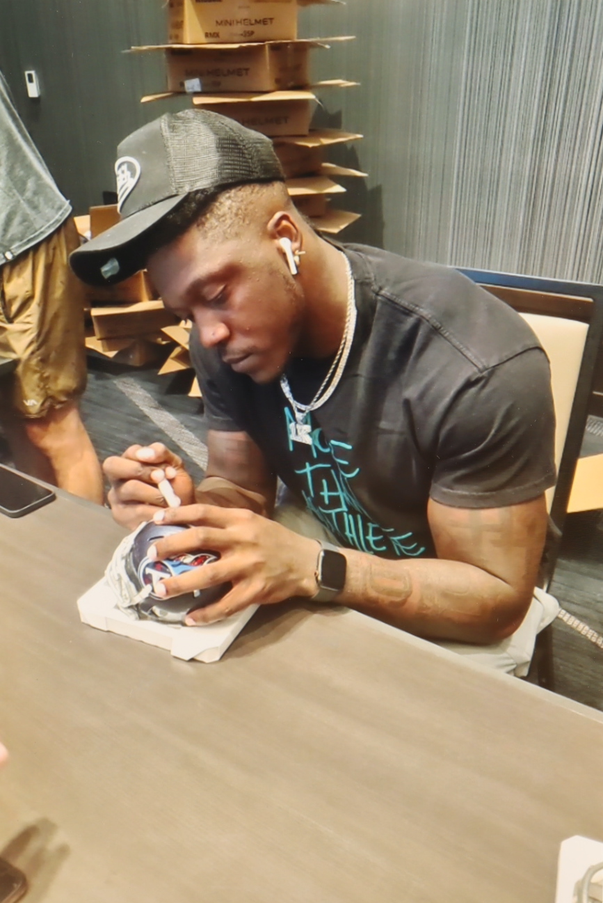 A. J. Brown Signed Titans Eclipse Alternate Speed Mini Helmet (Radtke) at PristineAuction.com A. J. Brown Signed Titans Eclipse Alternate Speed Mini Helmet (Radtke) at PristineAuction.com