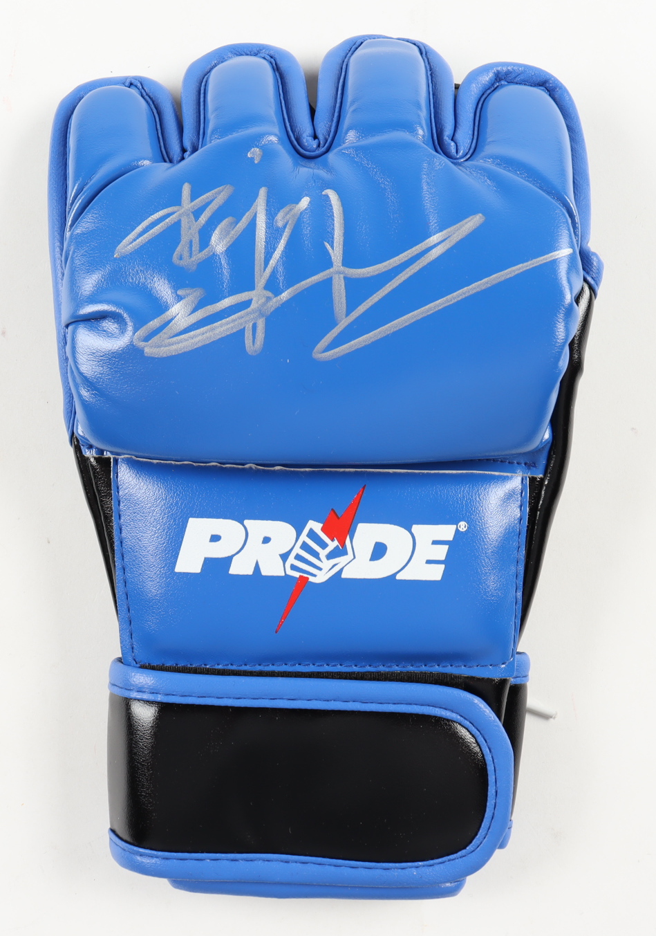 Fedor Emelianenko Signed Pride Glove (Beckett) at PristineAuction.com Fedor Emelianenko Signed Pride Glove (Beckett) at PristineAuction.com