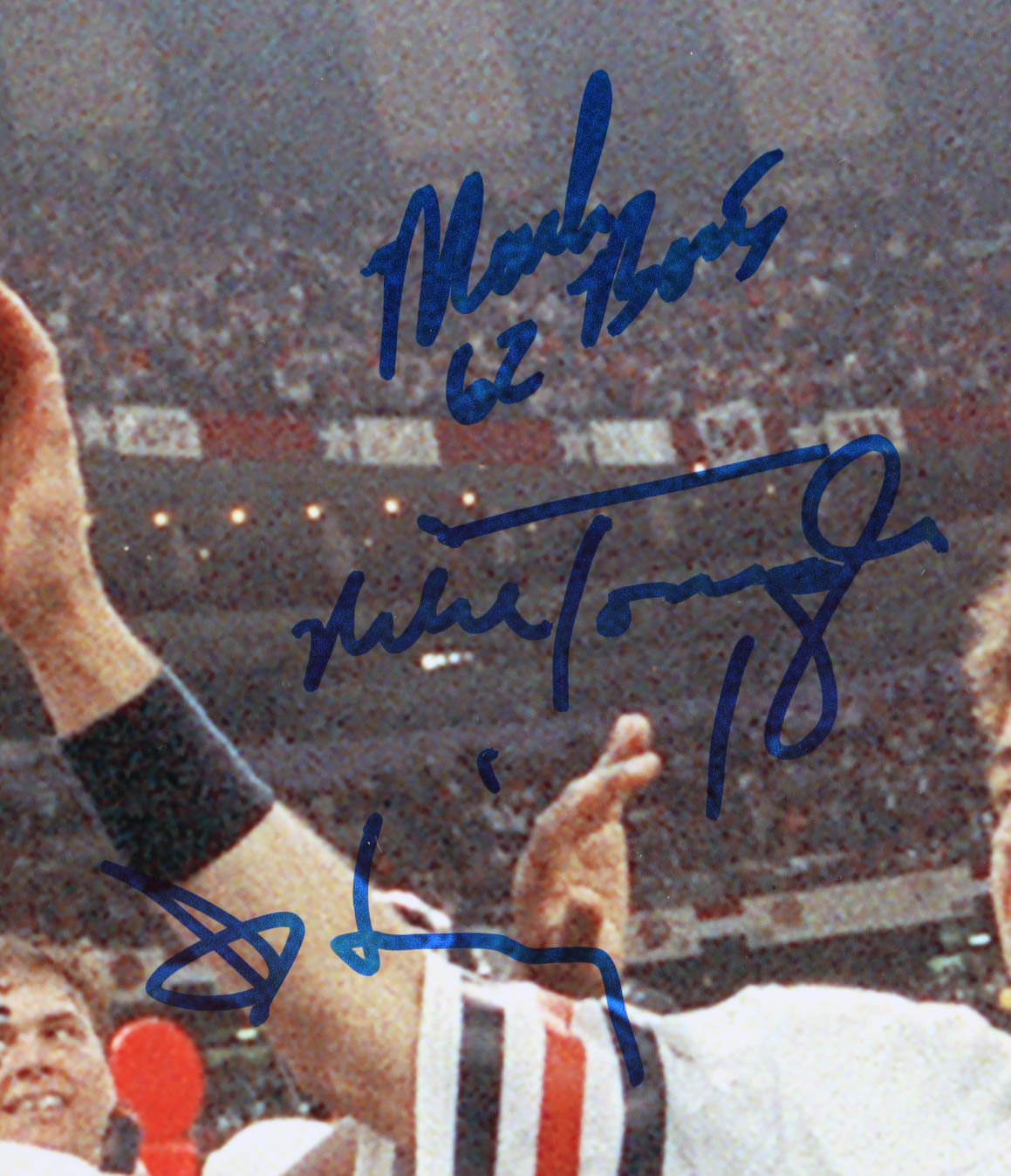 1986 Bears Super Bowl XX 16x20 Photo Signed by (24) with Mike Ditka, Mike Singletary, Steve McMichael, Gary Fencik (Schwartz) at PristineAuction.com 1986 Bears Super Bowl XX 16x20 Photo Signed by (24) with Mike Ditka, Mike Singletary, Steve McMichael, Gary Fencik (Schwartz) at PristineAuction.com
