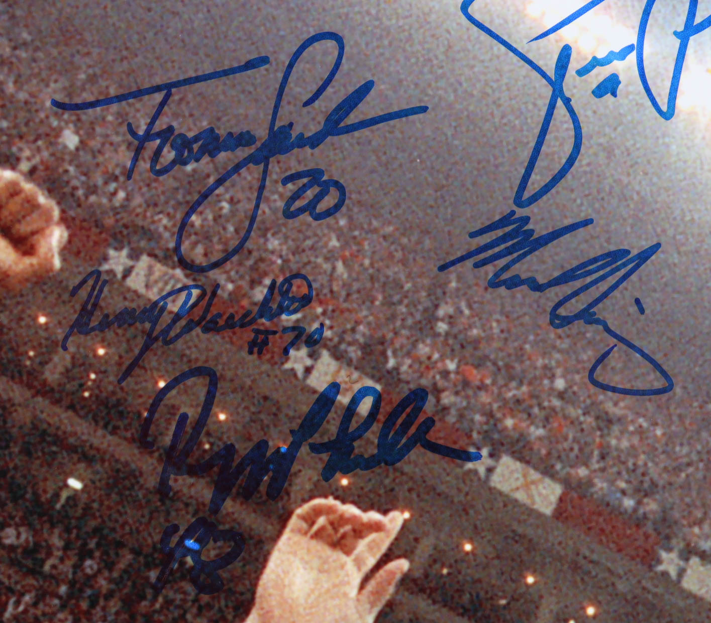 1986 Bears Super Bowl XX 16x20 Photo Signed by (24) with Mike Ditka, Mike Singletary, Steve McMichael, Gary Fencik (Schwartz) at PristineAuction.com 1986 Bears Super Bowl XX 16x20 Photo Signed by (24) with Mike Ditka, Mike Singletary, Steve McMichael, Gary Fencik (Schwartz) at PristineAuction.com