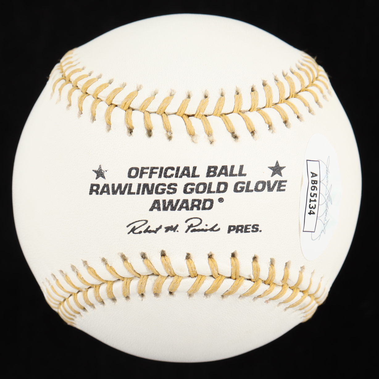 Omar Vizquel Signed Gold Glove Award Baseball (JSA) at PristineAuction.com Omar Vizquel Signed Gold Glove Award Baseball (JSA) at PristineAuction.com