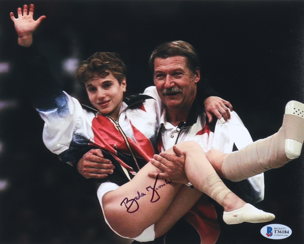 Bela Karolyi Signed Team Romania 8x10 Photo (Beckett) Pristine Auction