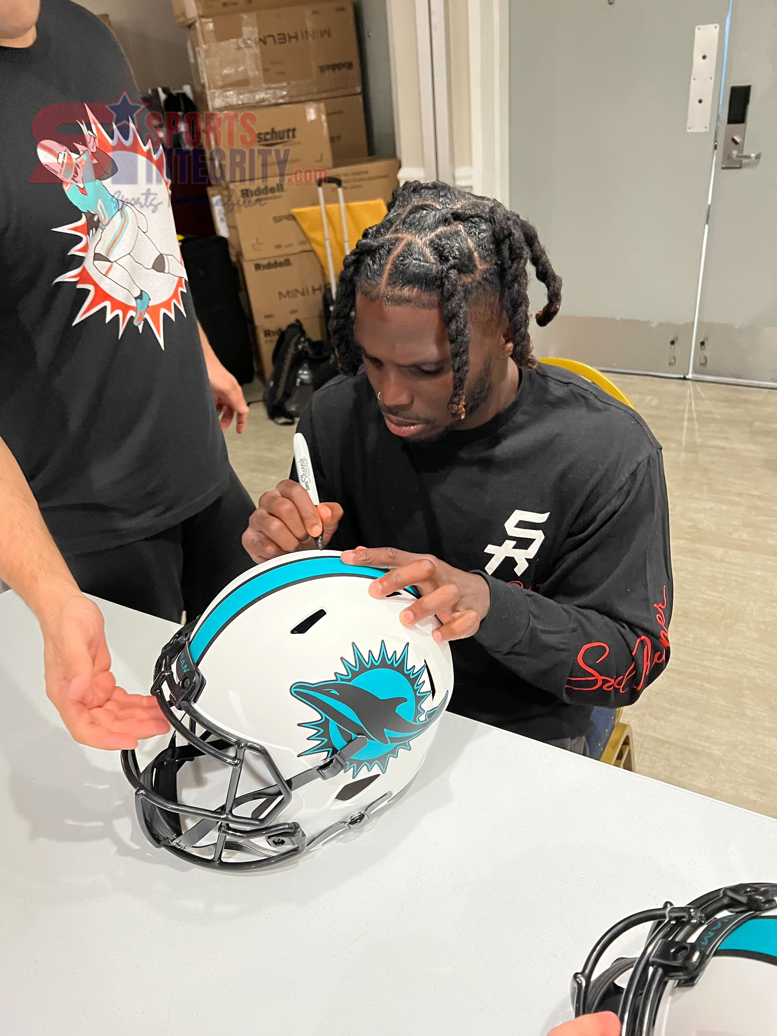 Tyreek Hill Signed Dolphins Full-Size Lunar Eclipse Alternate Speed Helmet with Display Case (Beckett) at PristineAuction.com Tyreek Hill Signed Dolphins Full-Size Lunar Eclipse Alternate Speed Helmet with Display Case (Beckett) at PristineAuction.com