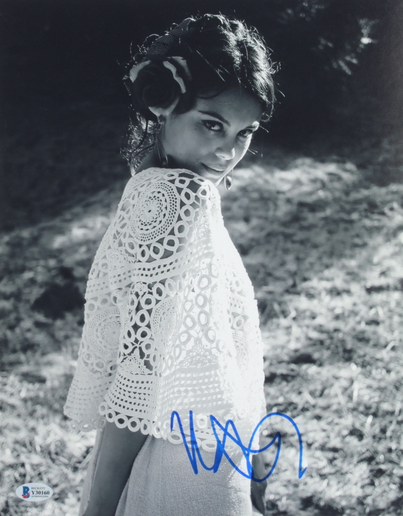 Nathalie Kelley Signed 11x14 Photo (Beckett) | Pristine Auction
