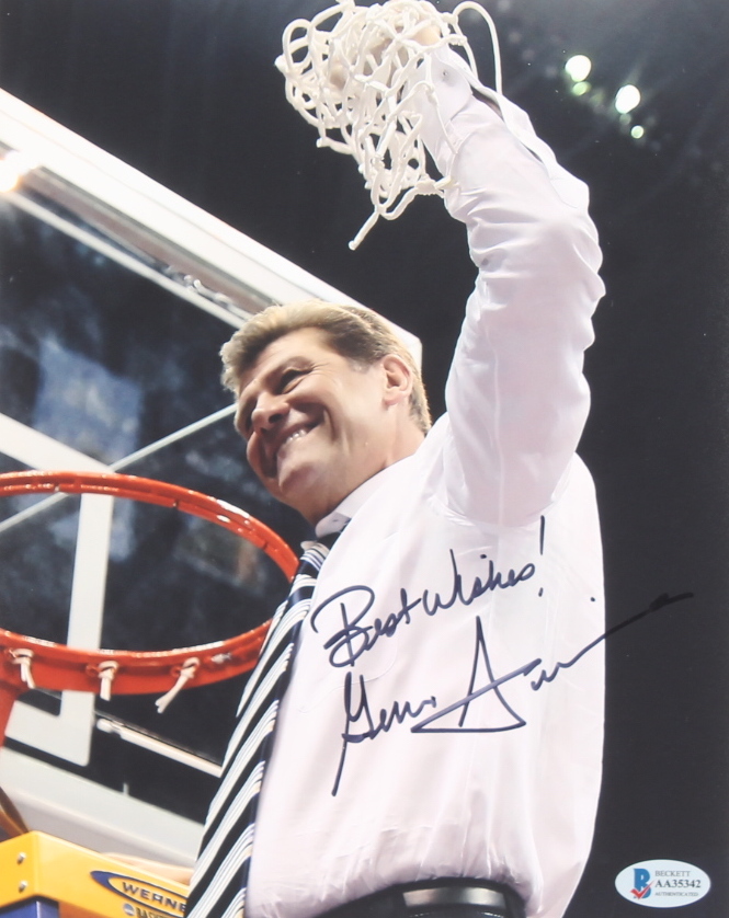 Geno Auriemma, UConn's Champion Coach, Flexes With Ring Photo