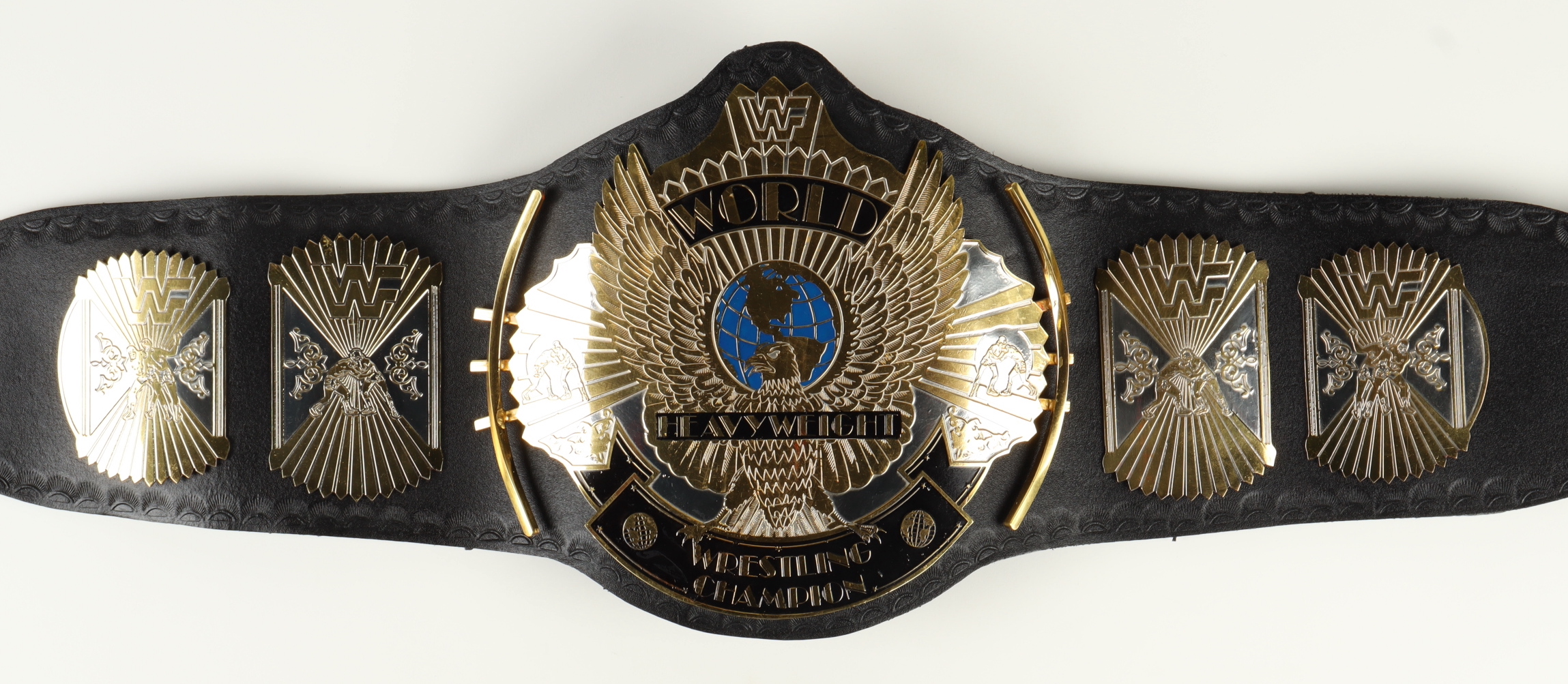 Bret "Hitman" Hart Signed WWE World Heavyweight Wrestling Championship Belt (Beckett) at PristineAuction.com Bret "Hitman" Hart Signed WWE World Heavyweight Wrestling Championship Belt (Beckett) at PristineAuction.com