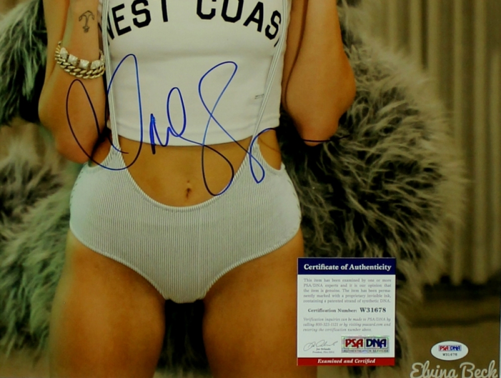 MILEY CYRUS  signed autographed photo COA Hologram main image 0