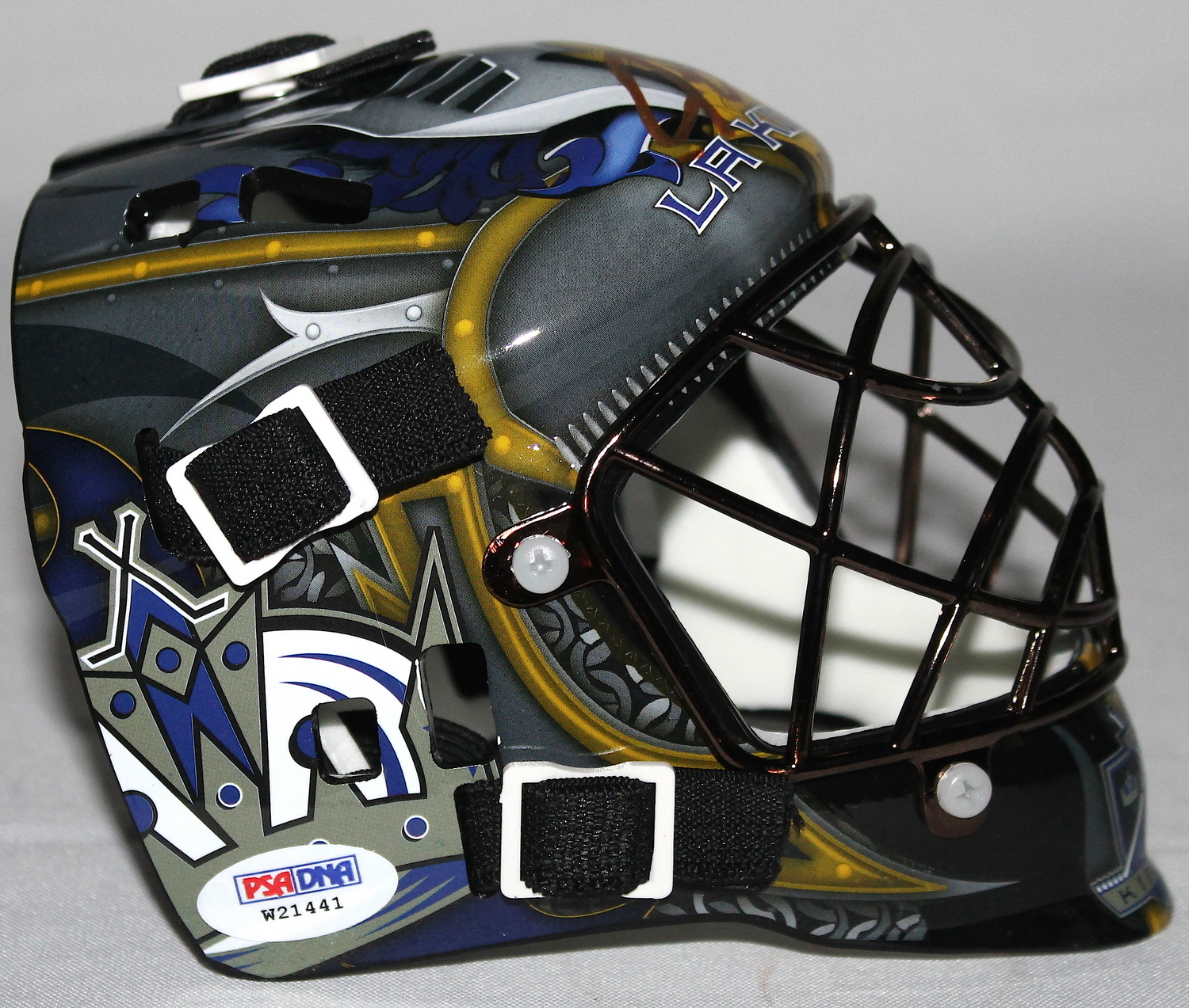 Jonathan Quick Signed Kings Mini Goalie Mask (PSA COA) at PristineAuction.com Jonathan Quick Signed Kings Mini Goalie Mask (PSA COA) at PristineAuction.com