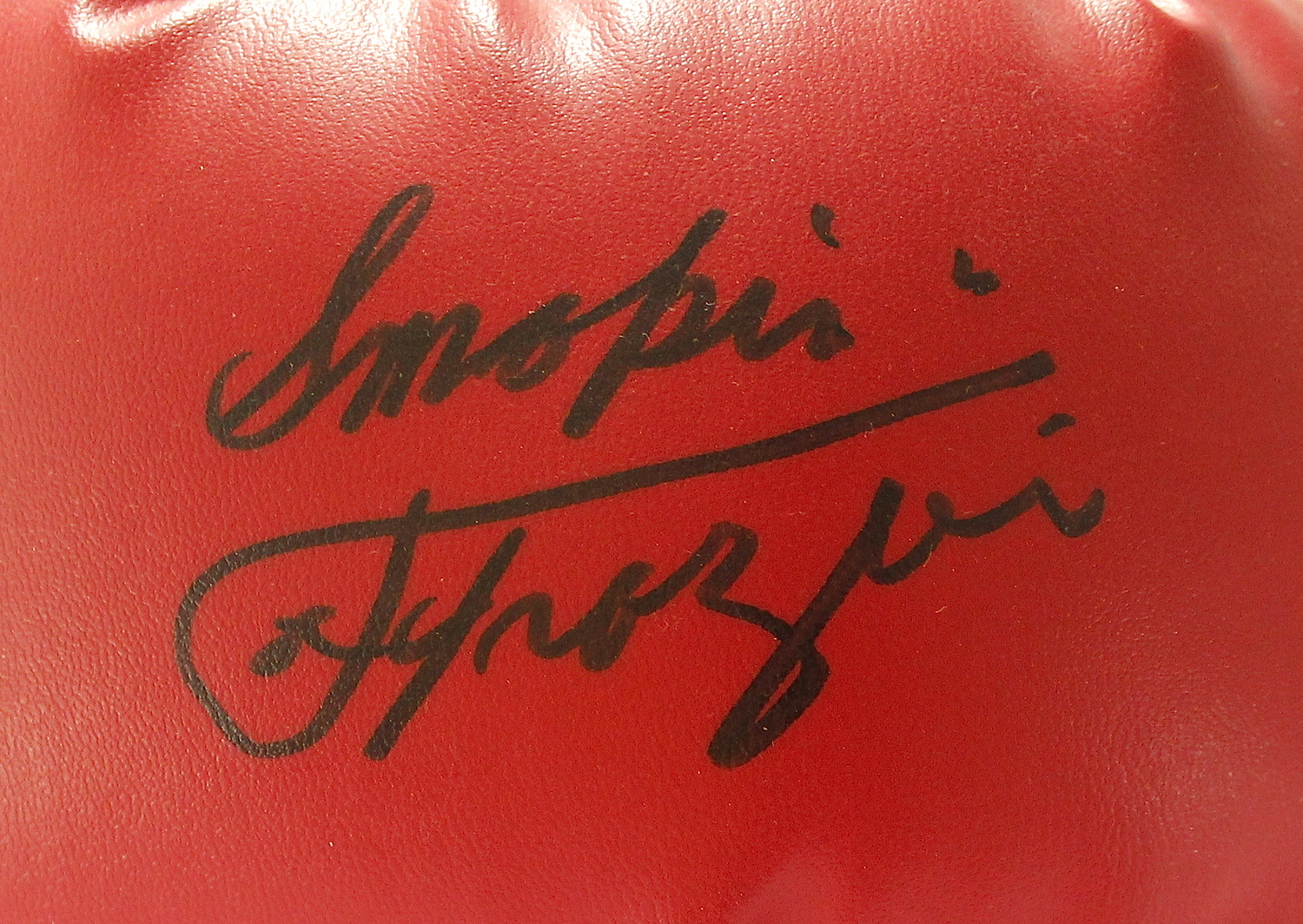 "Smokin" Joe Frazier Signed Everlast Boxing Glove (PSA COA) at PristineAuction.com "Smokin" Joe Frazier Signed Everlast Boxing Glove (PSA COA) at PristineAuction.com