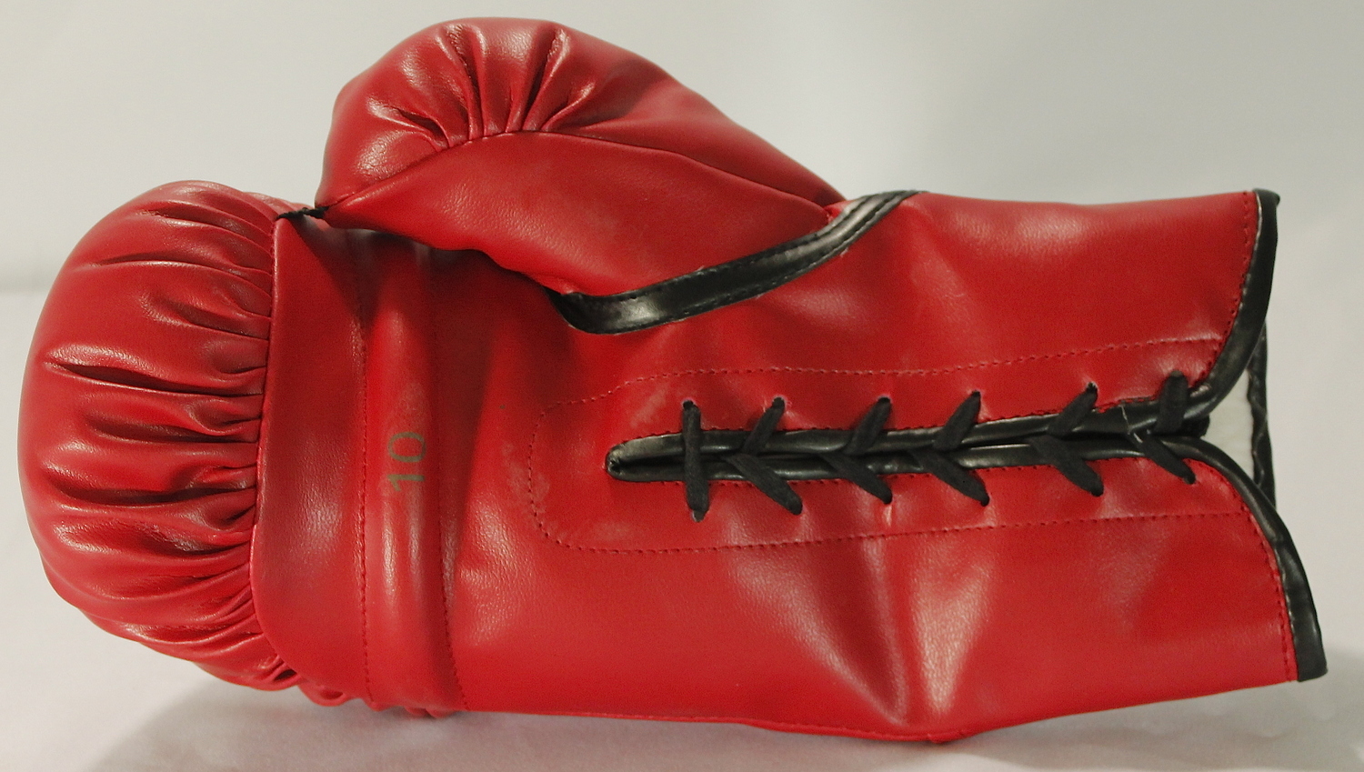 "Smokin" Joe Frazier Signed Everlast Boxing Glove (PSA COA) at PristineAuction.com "Smokin" Joe Frazier Signed Everlast Boxing Glove (PSA COA) at PristineAuction.com