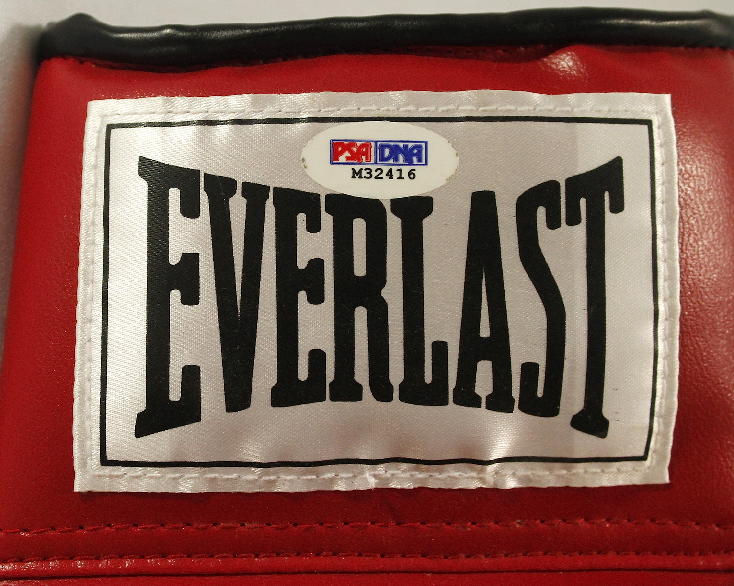 "Smokin" Joe Frazier Signed Everlast Boxing Glove (PSA COA) at PristineAuction.com "Smokin" Joe Frazier Signed Everlast Boxing Glove (PSA COA) at PristineAuction.com