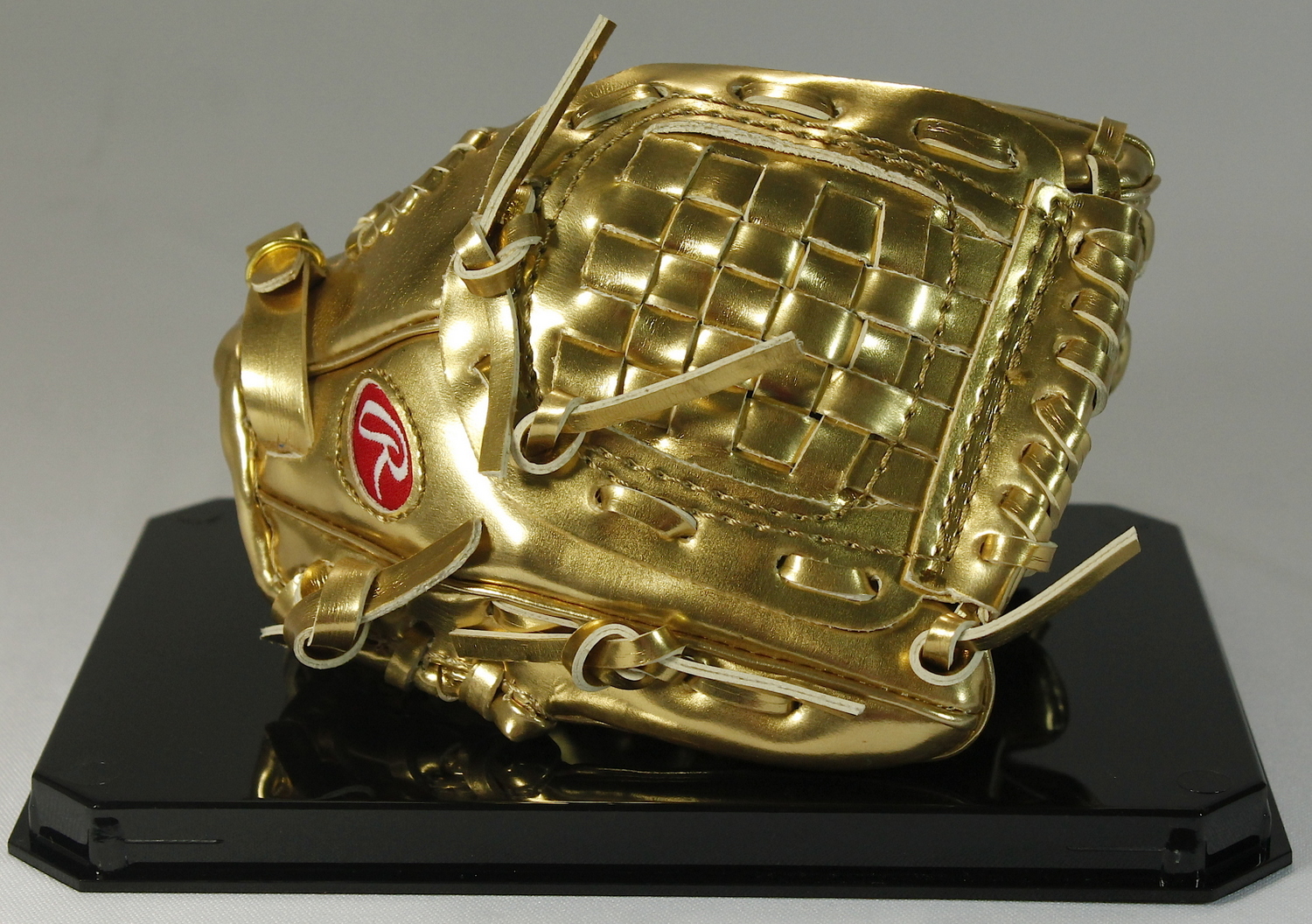 Brooks Robinson Signed Rawlings Gold Glove Mini-Baseball Glove Inscribed "16x G.G." (PSA COA) at PristineAuction.com Brooks Robinson Signed Rawlings Gold Glove Mini-Baseball Glove Inscribed "16x G.G." (PSA COA) at PristineAuction.com