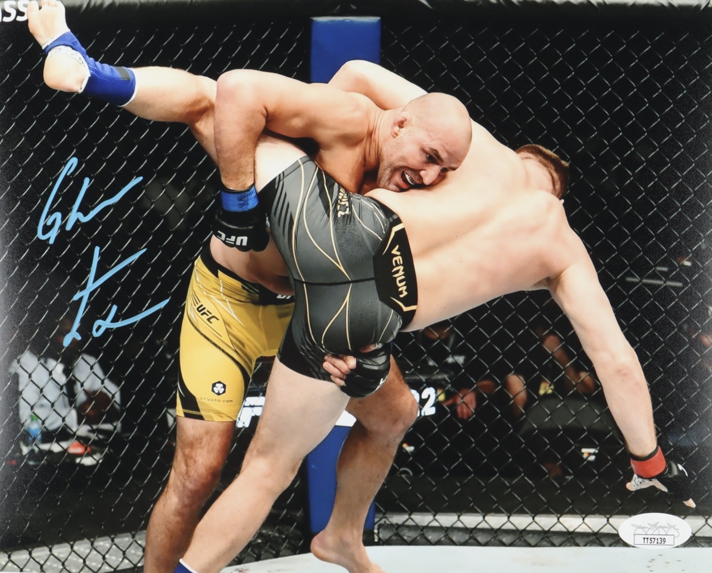 Glover Teixeira Signed UFC 8x10 Photo (JSA) at PristineAuction.com Glover Teixeira Signed UFC 8x10 Photo (JSA) at PristineAuction.com