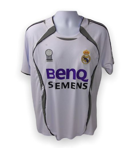 Roberto Carlos Signed Jersey (Beckett) at PristineAuction.com Roberto Carlos Signed Jersey (Beckett) at PristineAuction.com