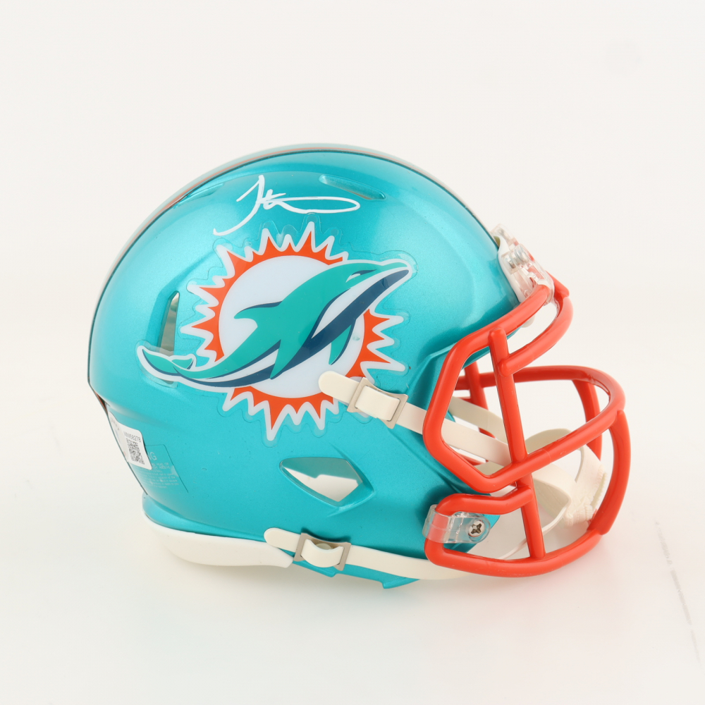 tyreek-hill-signed-dolphins-flash-alternate-speed-mini-helmet-beckett