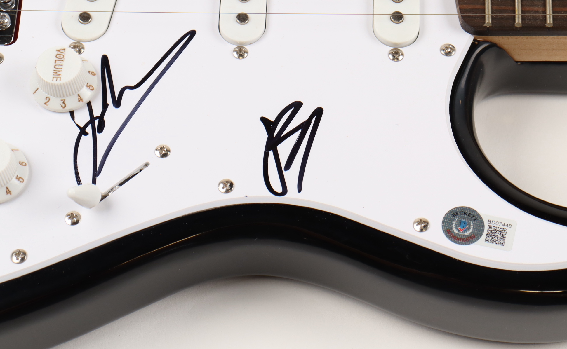 John Rzeznik & Robby Takac Signed Electric Guitar (Beckett) at PristineAuction.com John Rzeznik & Robby Takac Signed Electric Guitar (Beckett) at PristineAuction.com