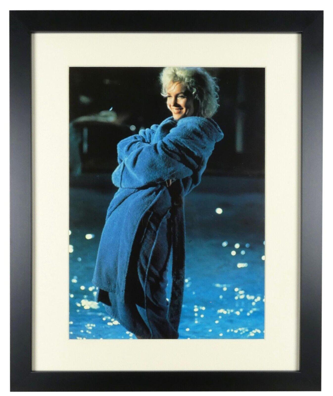 Marilyn Monroe "Something's Got to Give" Custom Framed Photo at PristineAuction.com Marilyn Monroe "Something's Got to Give" Custom Framed Photo at PristineAuction.com