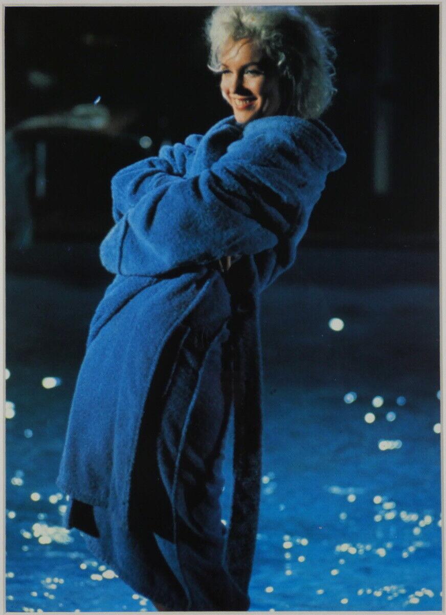 Marilyn Monroe "Something's Got to Give" Custom Framed Photo at PristineAuction.com Marilyn Monroe "Something's Got to Give" Custom Framed Photo at PristineAuction.com