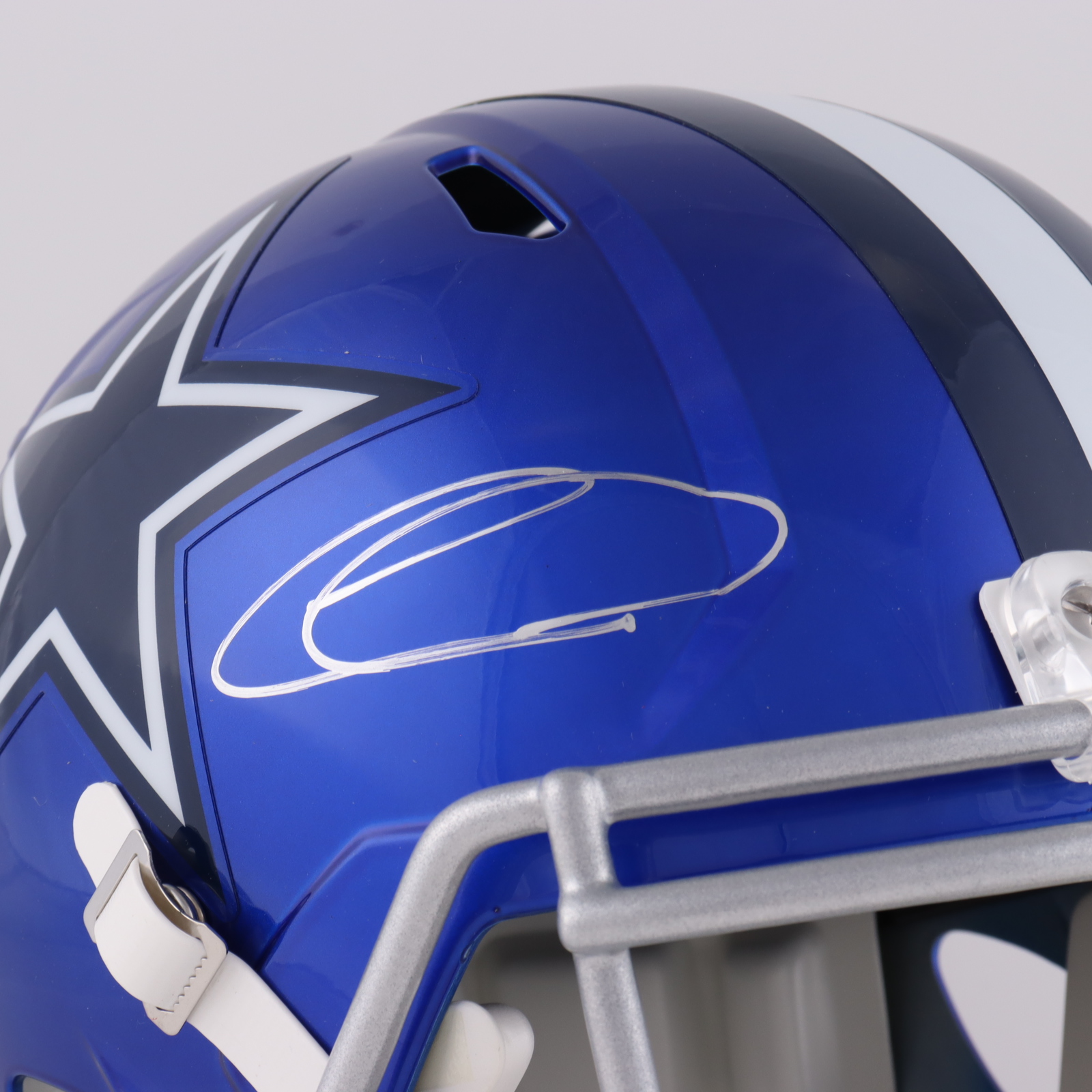 CeeDee Lamb Signed Cowboys Full-Size Flash Alternate Speed Helmet (JSA) at PristineAuction.com CeeDee Lamb Signed Cowboys Full-Size Flash Alternate Speed Helmet (JSA) at PristineAuction.com