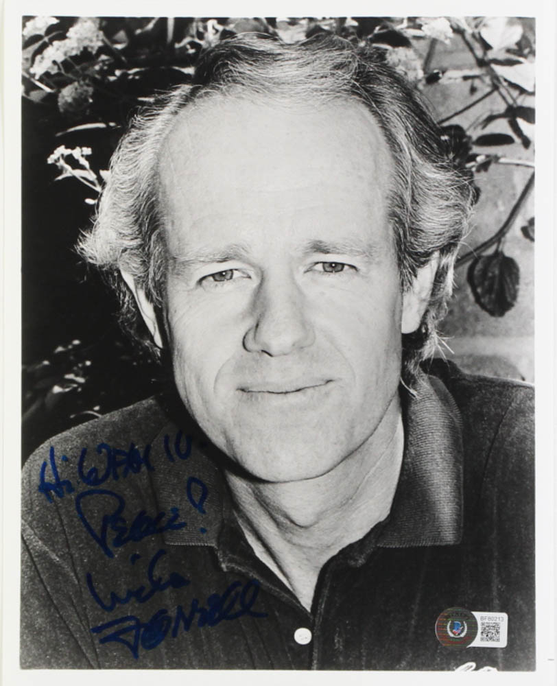 Mike Farrell Signed 8x10 Photo Inscribed "Hi" & "Peace!" (Beckett