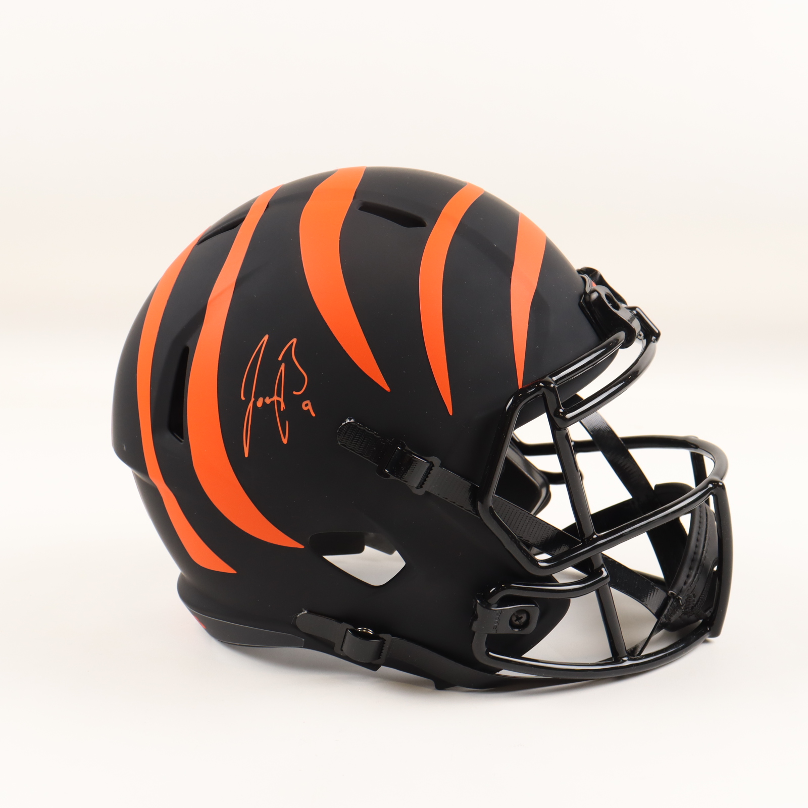 Joe Burrow Signed Bengals Full-Size Eclipse Alternate Speed Helmet (Fanatics) at PristineAuction.com Joe Burrow Signed Bengals Full-Size Eclipse Alternate Speed Helmet (Fanatics) at PristineAuction.com