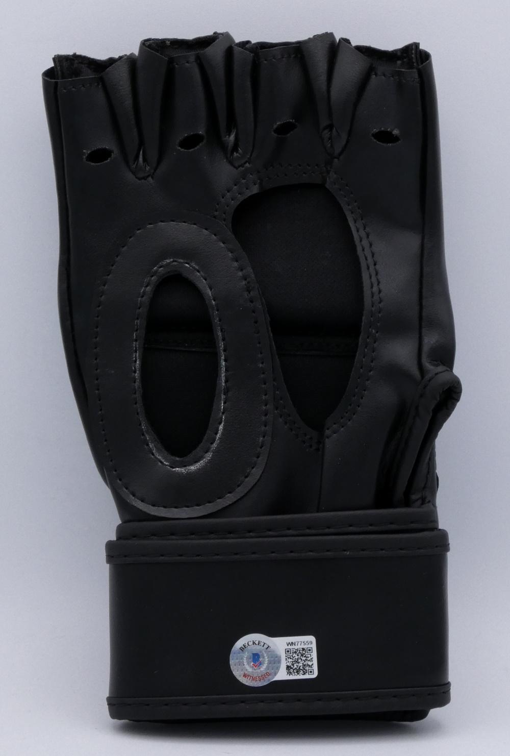 Chuck "Ice Man" Liddell Signed UFC Glove (Beckett) at PristineAuction.com Chuck "Ice Man" Liddell Signed UFC Glove (Beckett) at PristineAuction.com