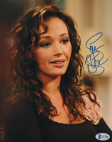 Leah Remini Signed "The King of Queens" 8x10 Photo (Beckett) | Pristine