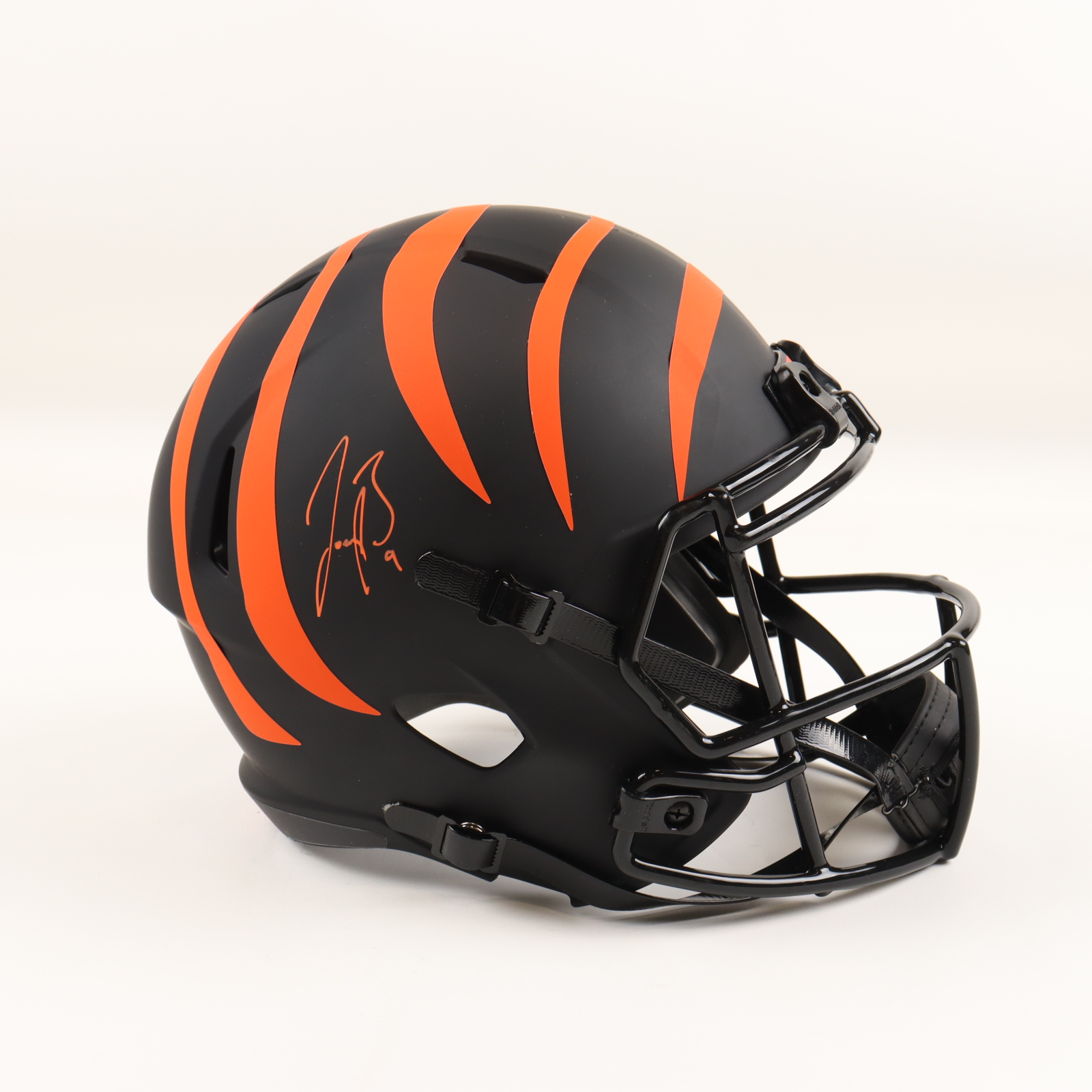 Joe Burrow Signed Bengals Full-Size Eclipse Alternate Speed Helmet (Fanatics) at PristineAuction.com Joe Burrow Signed Bengals Full-Size Eclipse Alternate Speed Helmet (Fanatics) at PristineAuction.com