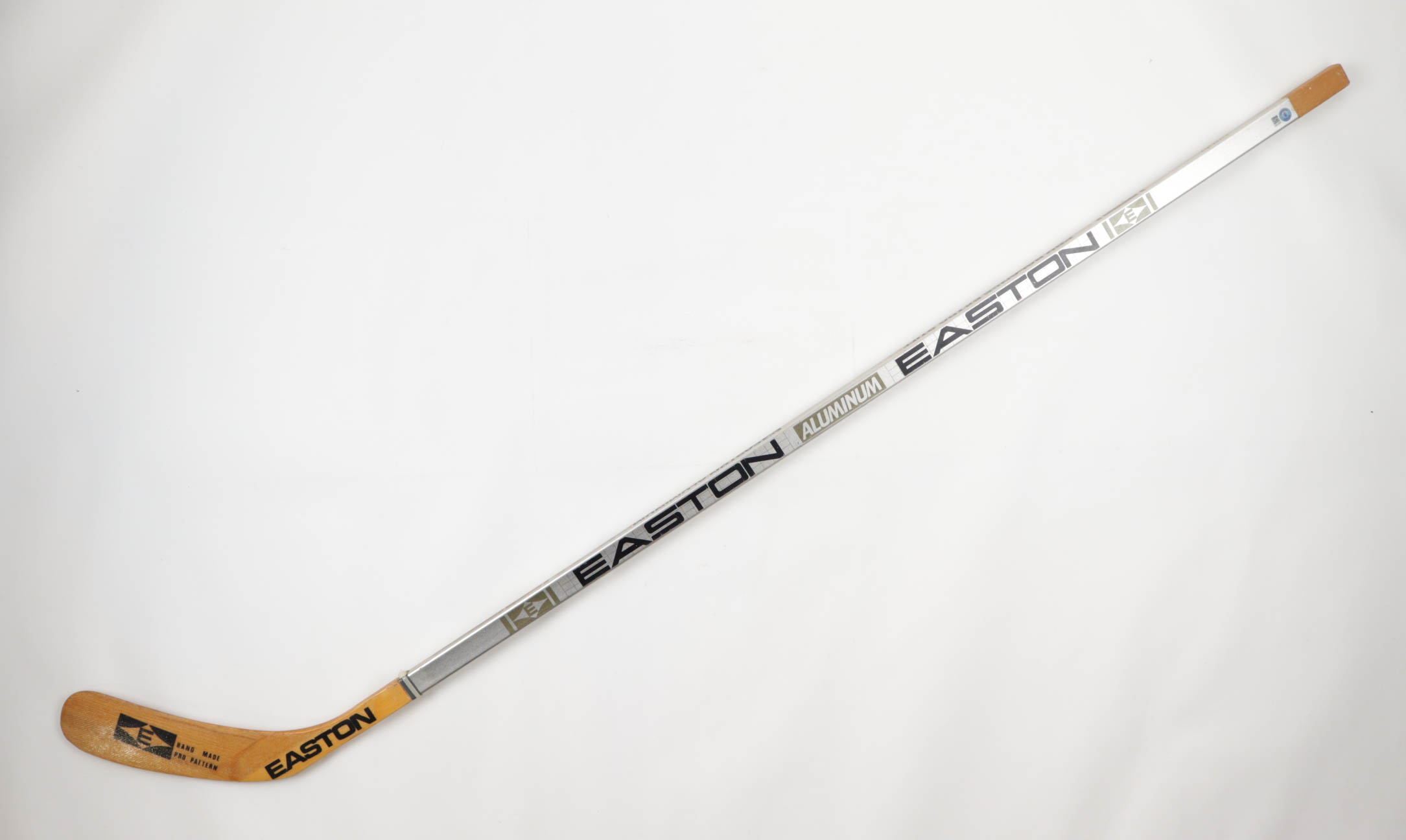 1989-90 Kings Easton Hockey Stick Team-Signed by (18) with Wayne Gretzky, Dave Taylor, Kelly Hrudey, Tony Granato (Beckett) at PristineAuction.com 1989-90 Kings Easton Hockey Stick Team-Signed by (18) with Wayne Gretzky, Dave Taylor, Kelly Hrudey, Tony Granato (Beckett) at PristineAuction.com