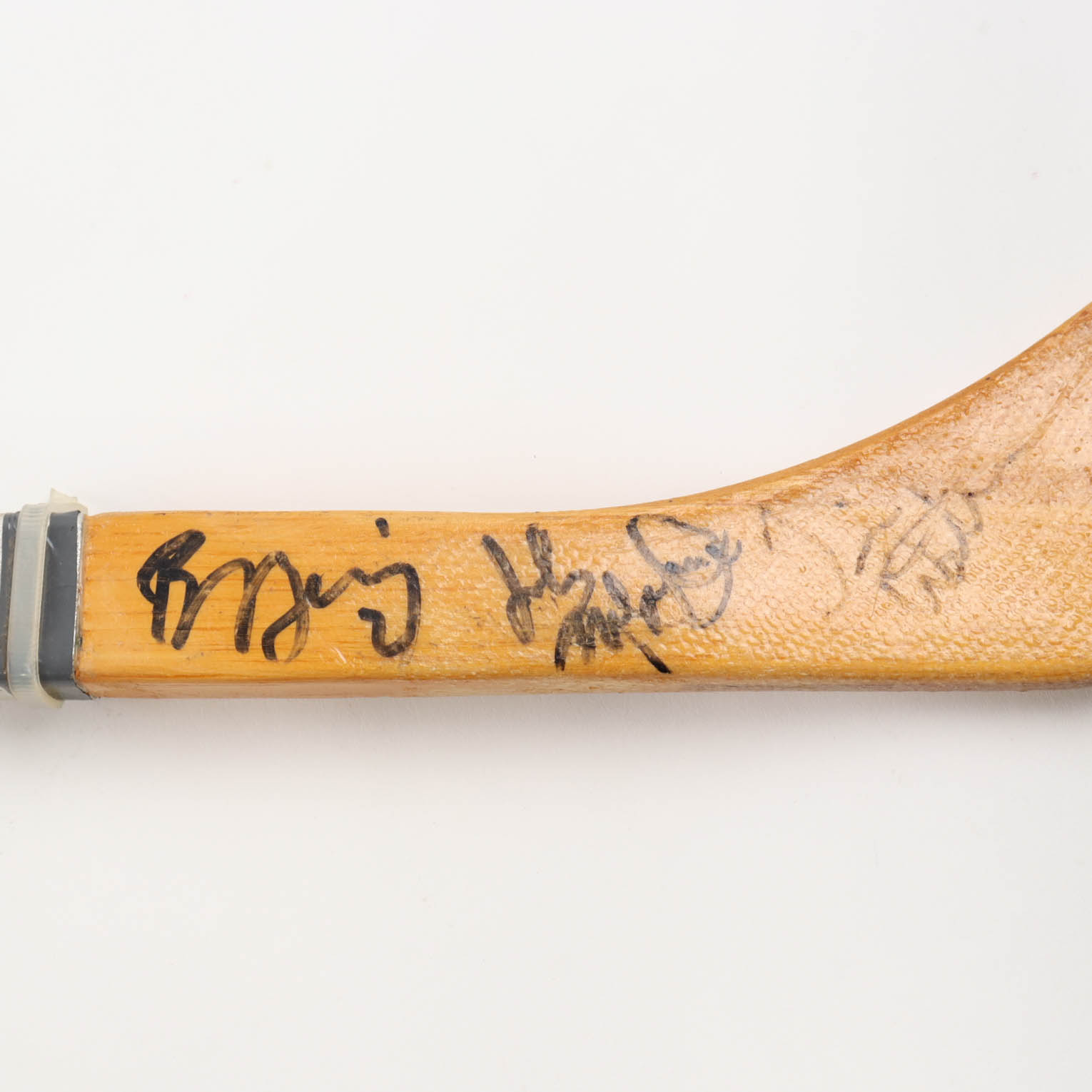 1989-90 Kings Easton Hockey Stick Team-Signed by (18) with Wayne Gretzky, Dave Taylor, Kelly Hrudey, Tony Granato (Beckett) at PristineAuction.com 1989-90 Kings Easton Hockey Stick Team-Signed by (18) with Wayne Gretzky, Dave Taylor, Kelly Hrudey, Tony Granato (Beckett) at PristineAuction.com