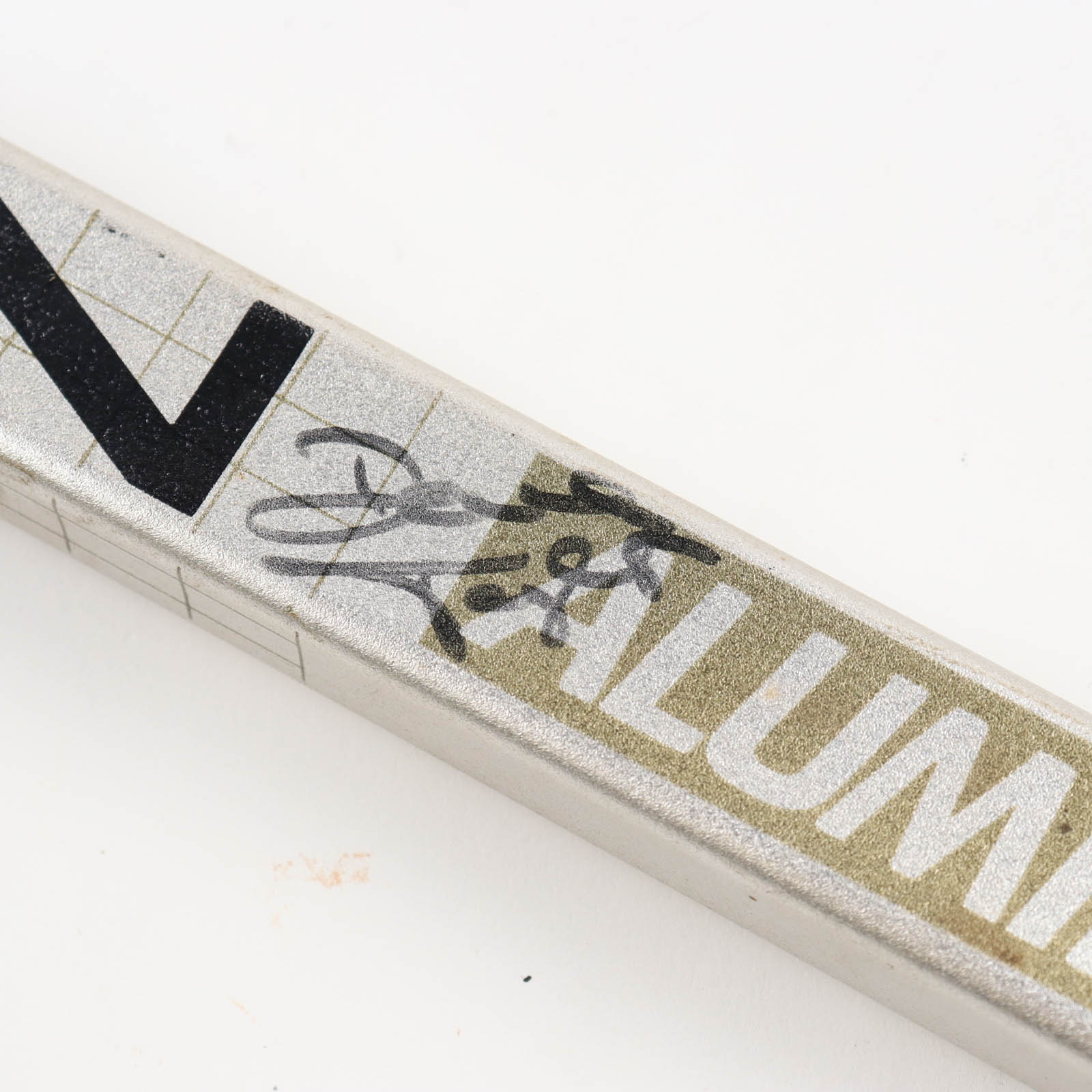 1989-90 Kings Easton Hockey Stick Team-Signed by (18) with Wayne Gretzky, Dave Taylor, Kelly Hrudey, Tony Granato (Beckett) at PristineAuction.com 1989-90 Kings Easton Hockey Stick Team-Signed by (18) with Wayne Gretzky, Dave Taylor, Kelly Hrudey, Tony Granato (Beckett) at PristineAuction.com