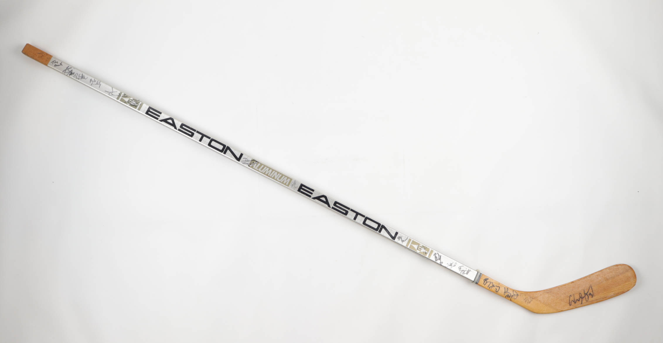 1989-90 Kings Easton Hockey Stick Team-Signed by (18) with Wayne Gretzky, Dave Taylor, Kelly Hrudey, Tony Granato (Beckett) at PristineAuction.com 1989-90 Kings Easton Hockey Stick Team-Signed by (18) with Wayne Gretzky, Dave Taylor, Kelly Hrudey, Tony Granato (Beckett) at PristineAuction.com