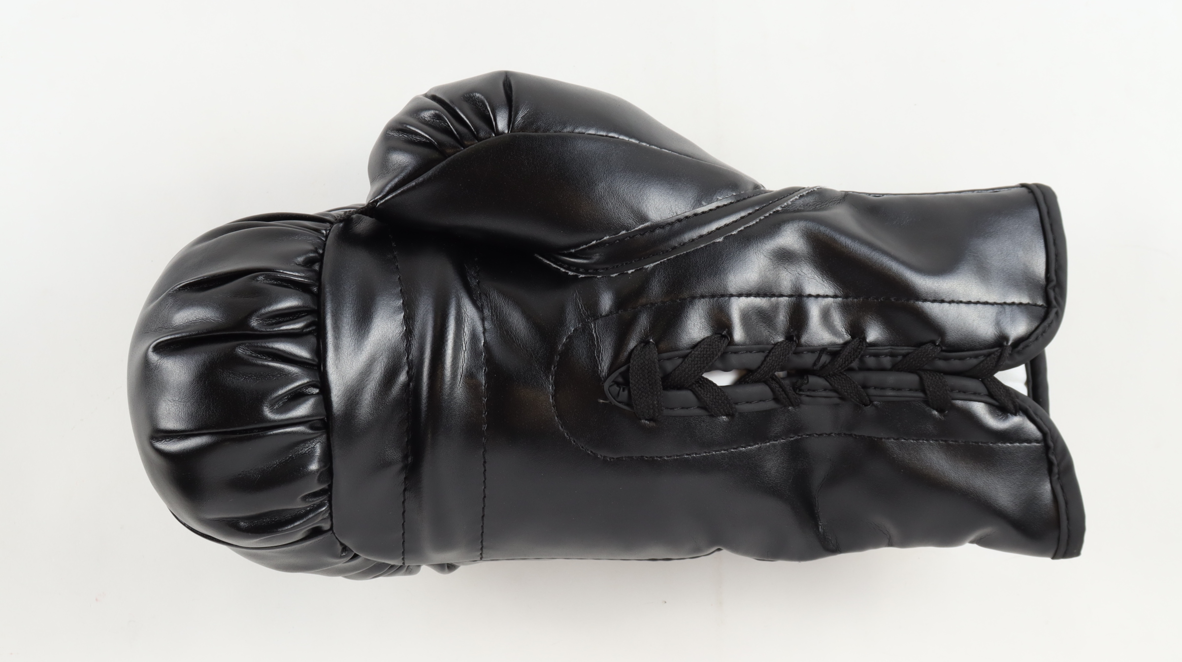 Mike Tyson Signed Everlast Boxing Glove (JSA & Tyson) at PristineAuction.com Mike Tyson Signed Everlast Boxing Glove (JSA & Tyson) at PristineAuction.com