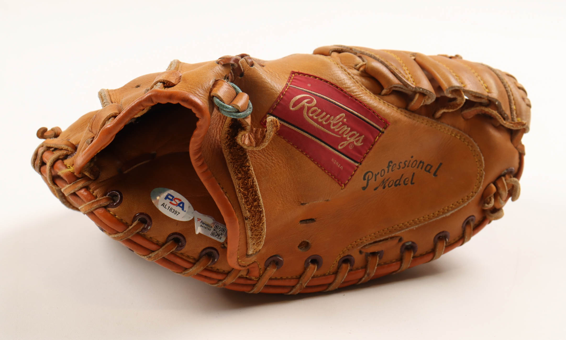 Johnny Bench Signed Rawlings Vintage Baseball Glove (Fanatics & MLB) at PristineAuction.com Johnny Bench Signed Rawlings Vintage Baseball Glove (Fanatics & MLB) at PristineAuction.com