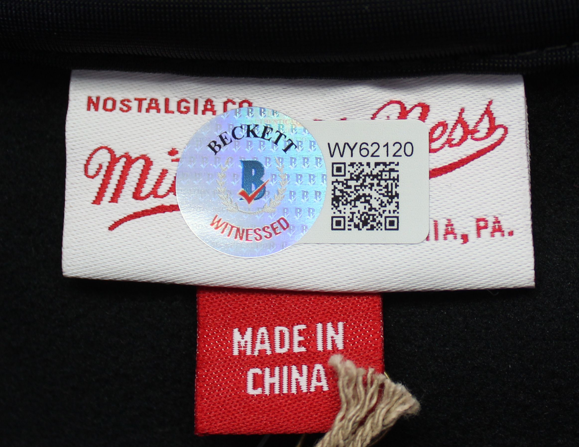 Magic Johnson Signed Mitchell & Ness Lakers Warm-Up Jacket (Beckett) at PristineAuction.com Magic Johnson Signed Mitchell & Ness Lakers Warm-Up Jacket (Beckett) at PristineAuction.com