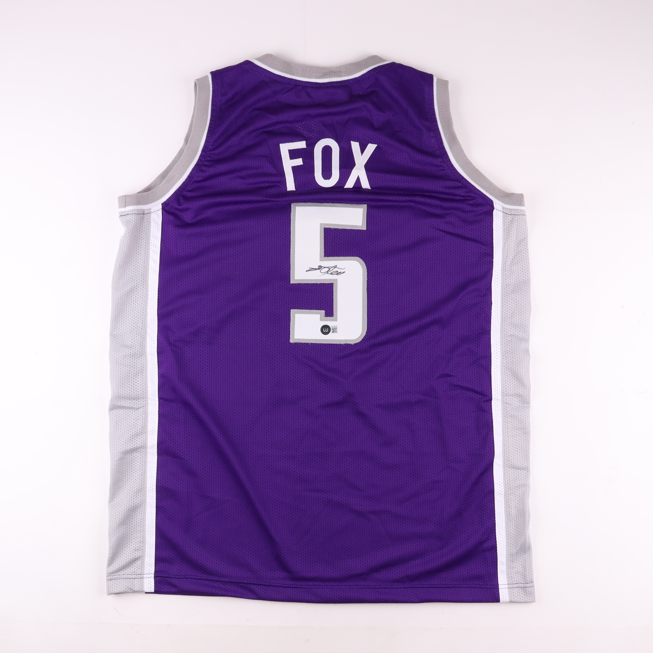 De'Aaron Fox Signed Jersey (Beckett) at PristineAuction.com De'Aaron Fox Signed Jersey (Beckett) at PristineAuction.com