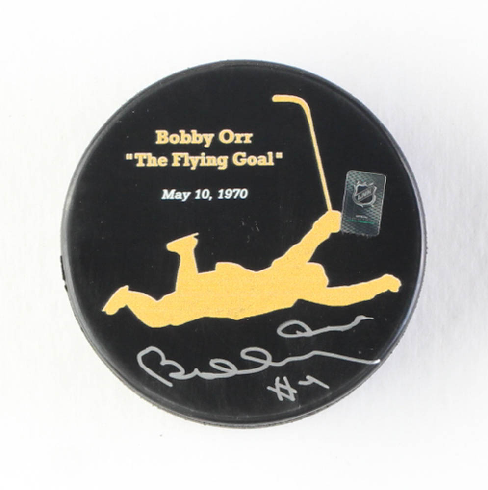 Bobby Orr Signed Bruins Logo Puck (Orr) at PristineAuction.com Bobby Orr Signed Bruins Logo Puck (Orr) at PristineAuction.com