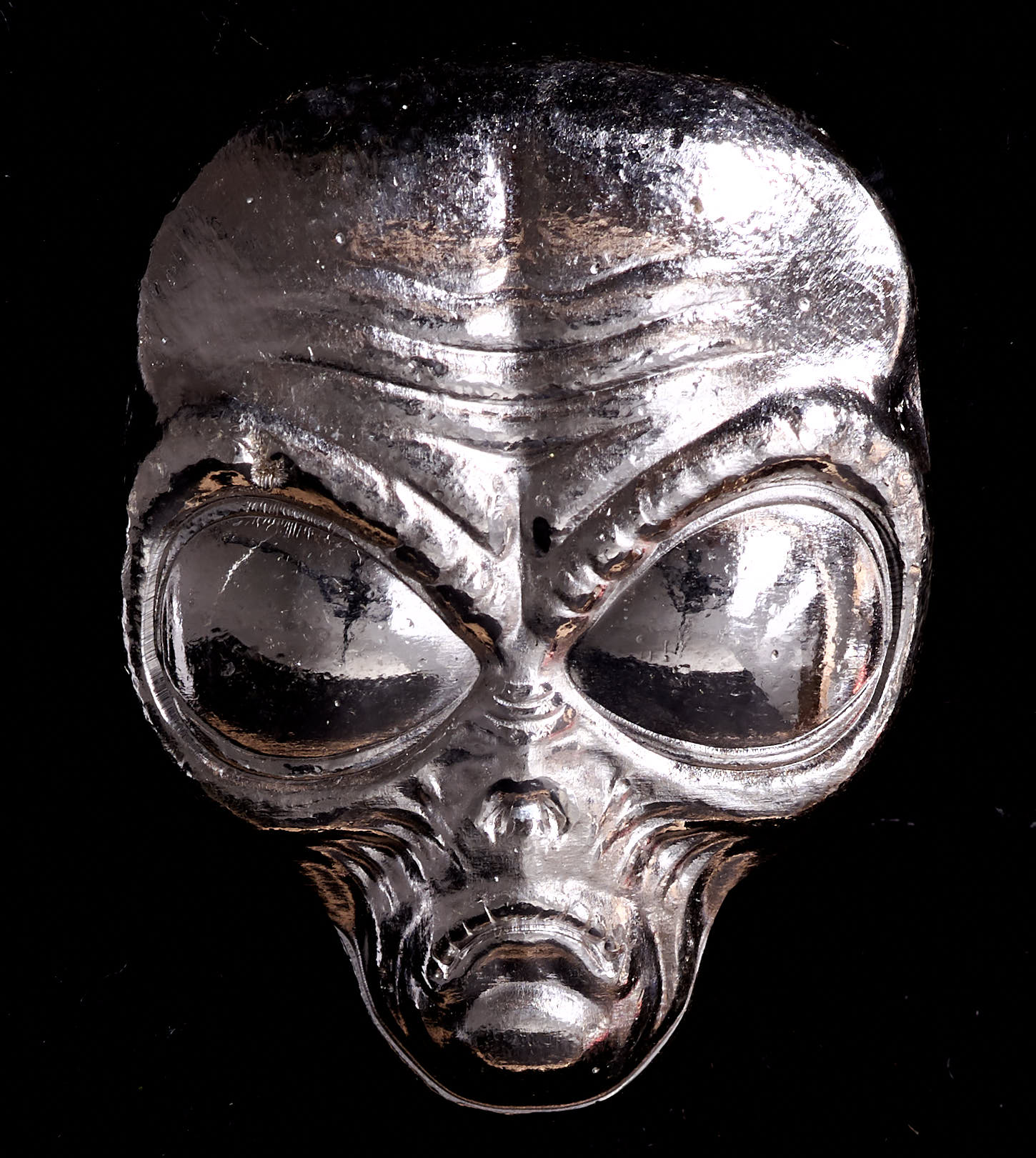 2 oz Silver Alien Head Monarch Hand-Poured 3D .999 Fine Silver Bar at PristineAuction.com 2 oz Silver Alien Head Monarch Hand-Poured 3D .999 Fine Silver Bar at PristineAuction.com