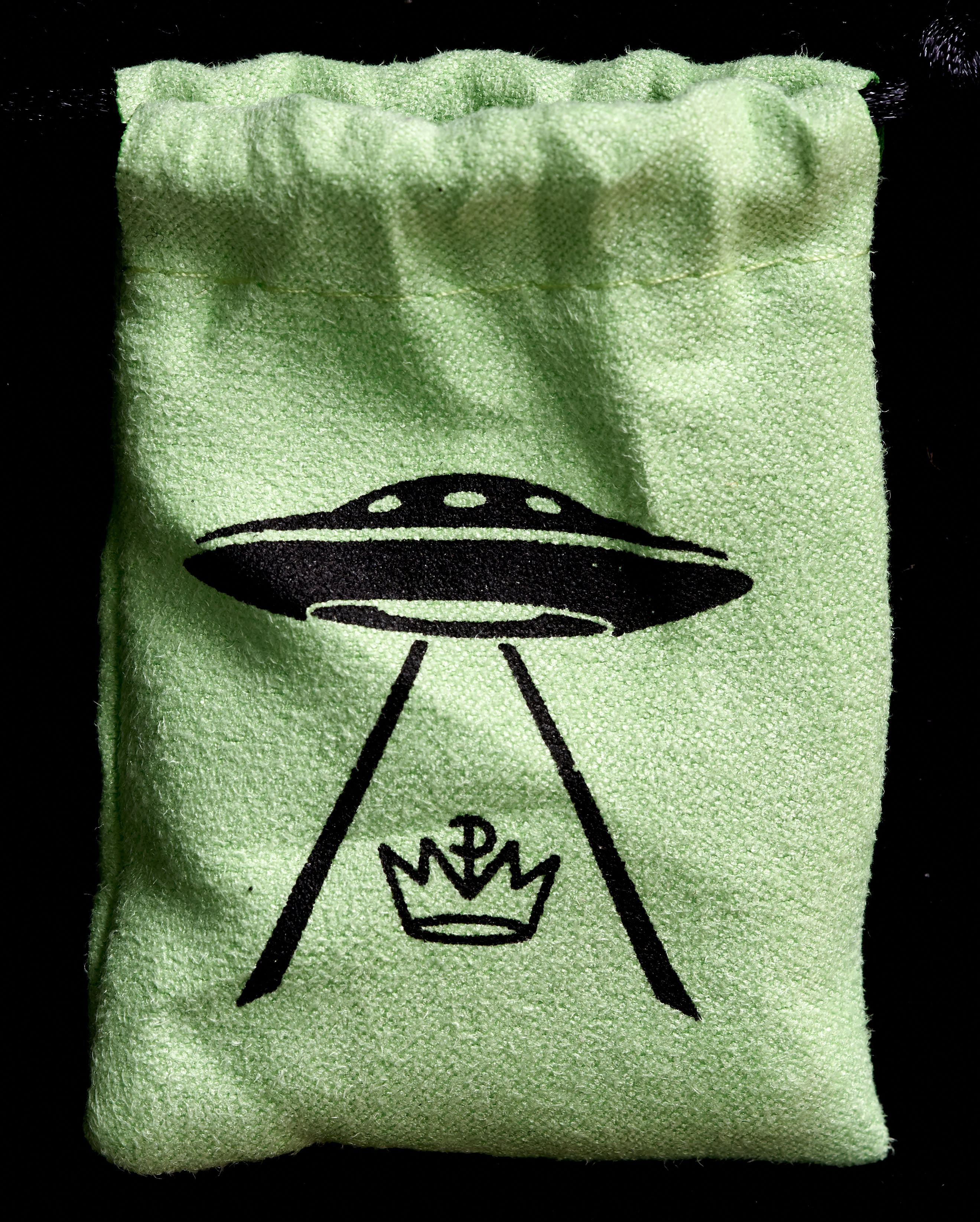 2 oz Silver Alien Head Monarch Hand-Poured 3D .999 Fine Silver Bar at PristineAuction.com 2 oz Silver Alien Head Monarch Hand-Poured 3D .999 Fine Silver Bar at PristineAuction.com