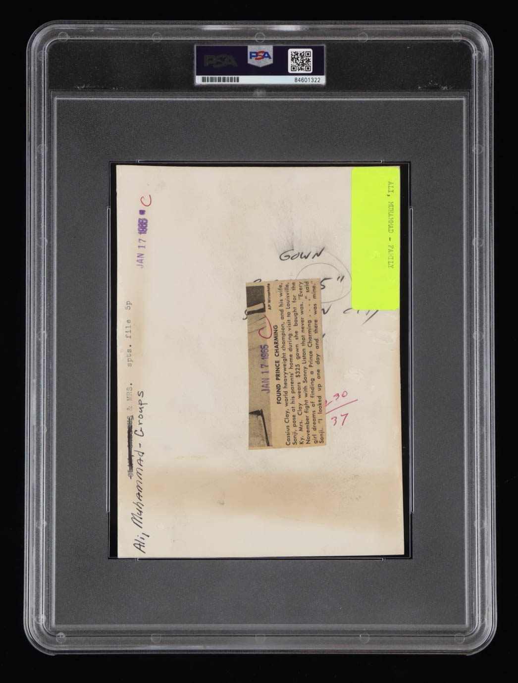 Muhammad Ali & Sonji Roi 1965 8x10 Vintage Wire Photo (PSA) at PristineAuction.com Muhammad Ali & Sonji Roi 1965 8x10 Vintage Wire Photo (PSA) at PristineAuction.com