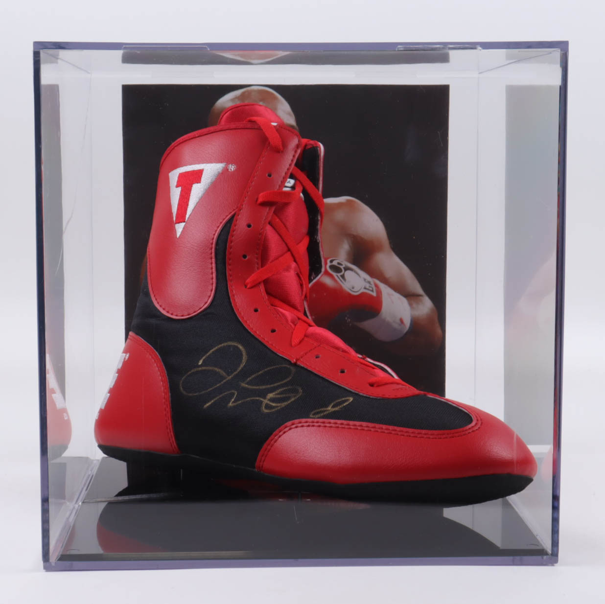 Floyd Mayweather Jr. Signed Title Boxing Shoe with Photo Display Case (Beckett) at PristineAuction.com Floyd Mayweather Jr. Signed Title Boxing Shoe with Photo Display Case (Beckett) at PristineAuction.com