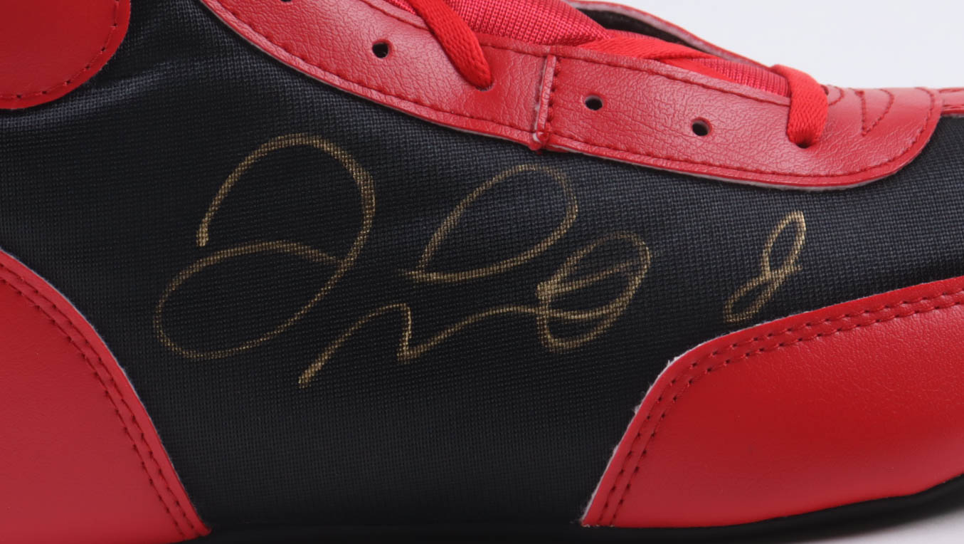 Floyd Mayweather Jr. Signed Title Boxing Shoe with Photo Display Case (Beckett) at PristineAuction.com Floyd Mayweather Jr. Signed Title Boxing Shoe with Photo Display Case (Beckett) at PristineAuction.com